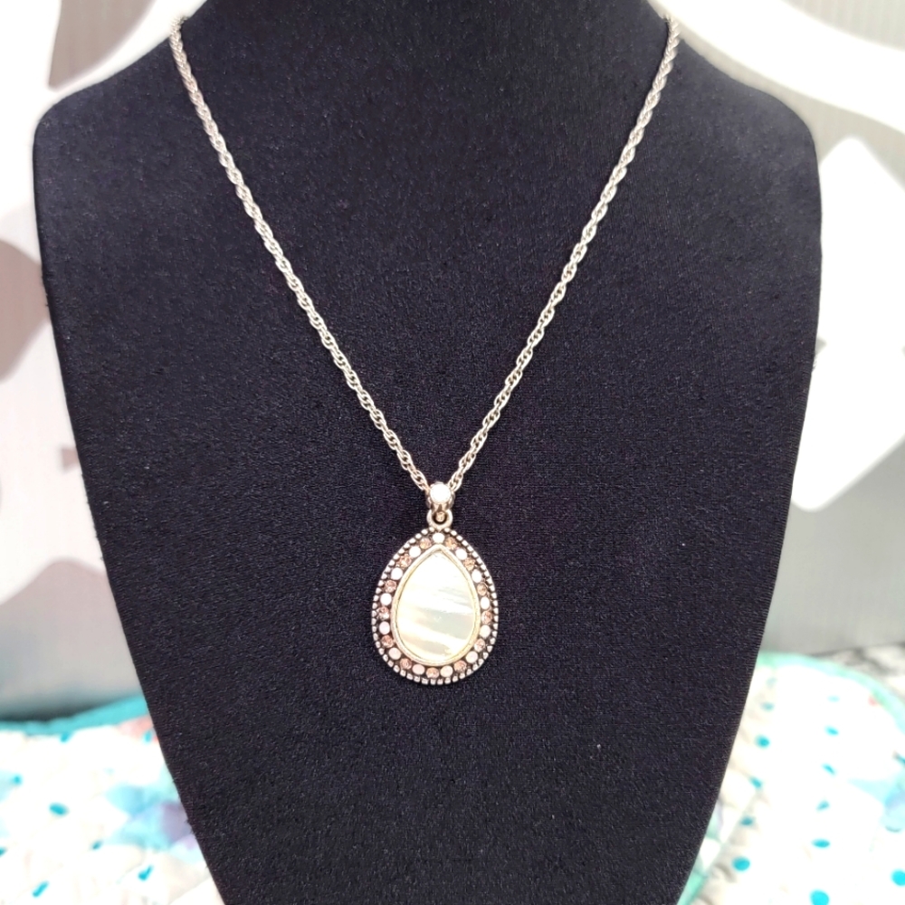 VERY RARE RETIRED BRIGHTON RAINDROPS MOTHER Of PEARL NECKLACE NWOT